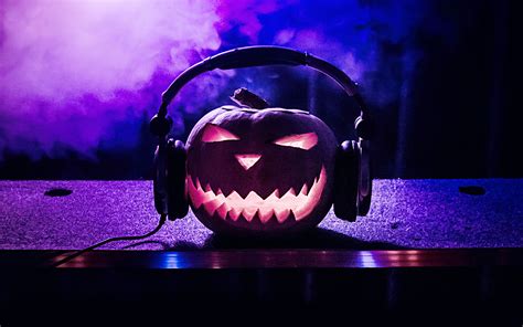 Scary Music This Spooky Playlist Will Slay At Your Halloween Party