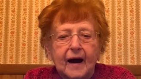 3 Things You Must See A 93 Year Old Woman Gets In On The Dating Wrapped 945 The Buzz