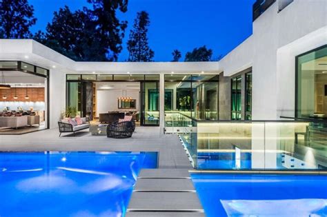 Sophisticated Beverly Hills Home Features Tastefully Pleasing Finishes