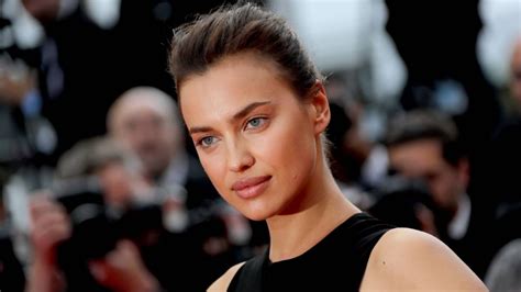 Irina Shayk Flashes Her Sculpted Abs In A Crop Top We Want Right Now Hello