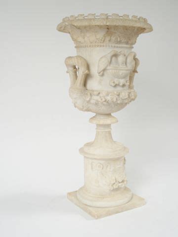 Lot de Vase Restauration en albâtre sculpté à décor de ...