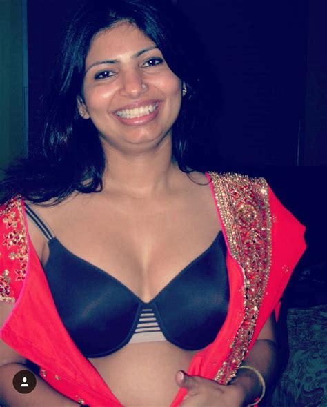 desi bhabhi showing her boobs hot photos sexy photos hot bhabhi photos hot girl photos