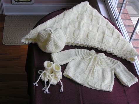 6:02 daisydownunder 5 943 просмотра. Hand knit baby layette | Blanket sweater, Baby knitting ...