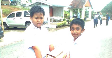 '.0 penutu( kejayaan pelaksanaan program kitar semula ini bergantung kepada kerjasama dan komitmen yang tinggi daripada seluruh warga melalui program ini, diharapkan perasaan intakan alam sekitar dapat disemai di dalam diri setiap warga sekolah , menjadikan persekitaran sekolah. LoNgK@i_2U (*_*): KEMPEN KITAR SEMULA BAHAN DARI KERTAS