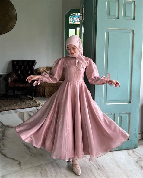 9 Ootd Hijab Pendamping Wisuda Ala Astri Ratnasari Classy