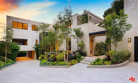 Kylie Jenner And Travis Scotts New 134m Beverly Hills Estate Photos
