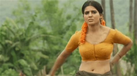 Samantha Hot Navel And Sexy Cleavage Show In  Image From Rangasthalam Movie