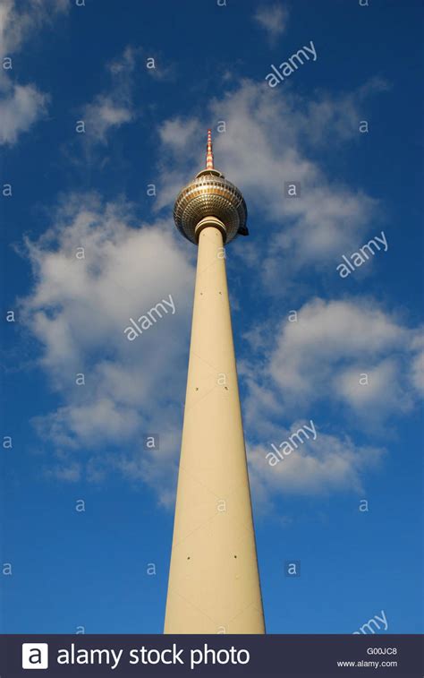 Berliner Fernsehturm Am Alexanderplatz Stock Photo Alamy