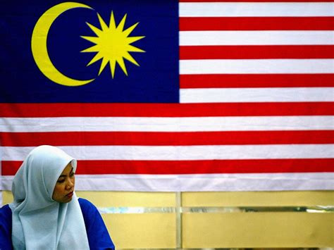 Malaysia Government Minister Calls For Atheists To Be Hunted Down And