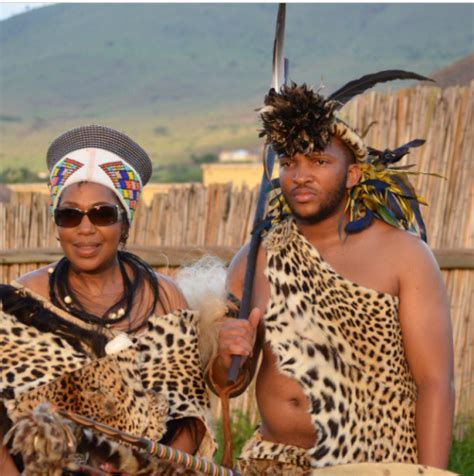 Mantfombi dlamini, fille du défunt roi sobuza de swaziland et sœur du roi mswati d'eswatini, elle a été choisie car elle est la a cette occasion, la reine mantfombi dlamini a été confirmée comme régente. zulu queens | Tumblr