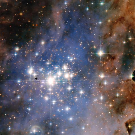 Hubble In The Sky With Diamonds Dazzling View Of A Sumptuous Cluster