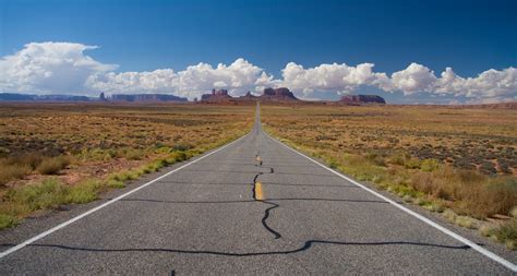 Wild Wild West Highway Blick Aufs Monument Valley Foto And Bild