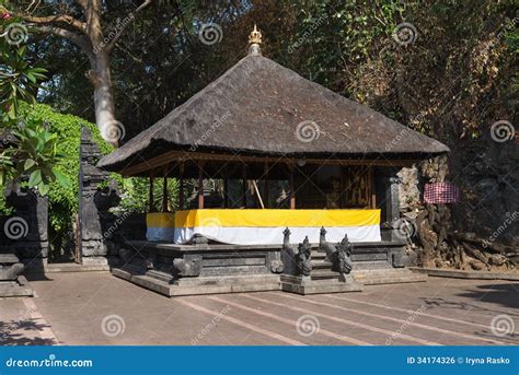 Pavillon Traditionnel De Balinese Dans Un Temple Photo Stock Image Du