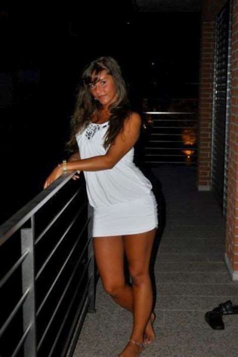 Sie wurde als teilnehmerin der castingshow deutschland sucht den superstar bekannt, bei der sie 2011 in der achten staffel den zweiten platz belegte. Sarah Engels's Feet