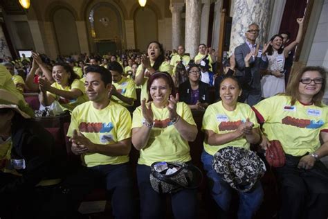 Los Angeles Approves Raising Minimum Wage For Large Hotel Workers Wsj