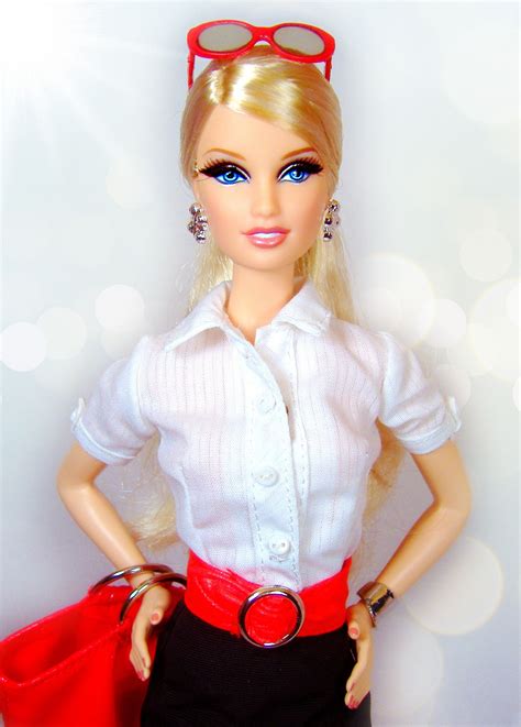 The Look City Shopper Lara In Tg Red 2 Fashion Barbie Fashionista Fashion Outfits