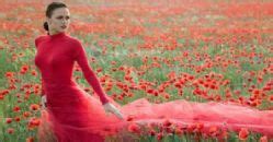 Rüyada Kırmızı Elbiseli Kadın Görmek Rüya Yorumu ve Anlamı