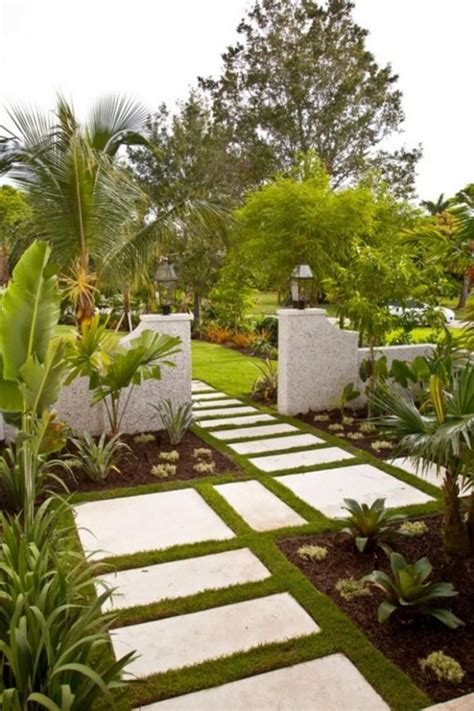 35 Amazing Tropical Landscaping Ideas To Make Beautiful Garden