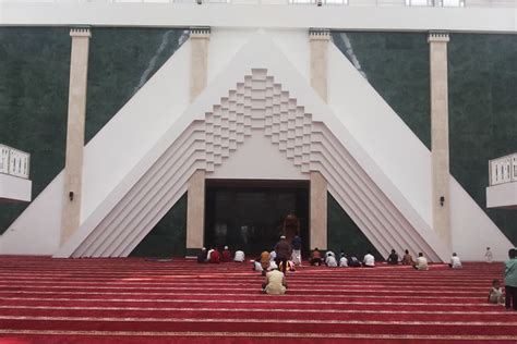 Masjid Raya Kh Hasyim Asyari Peninggalan Jokowi Ahok Dan Djarot