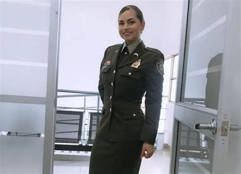 Curvy Cop Dubbed Colombias Sexiest Police Woman