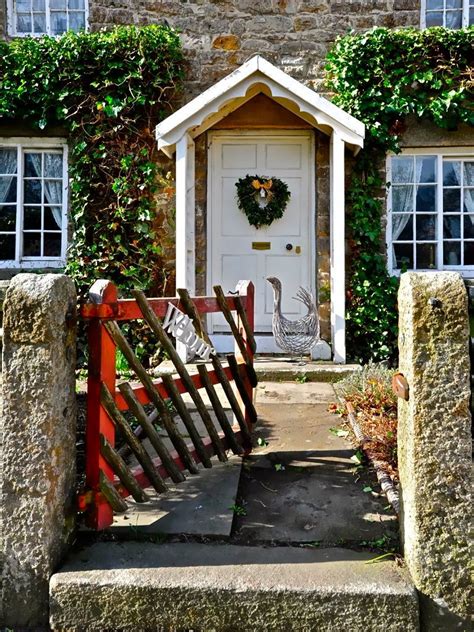Pin By ♡ L I S A ♡ On ♡ Cottages Cottage Exterior Cottage Front