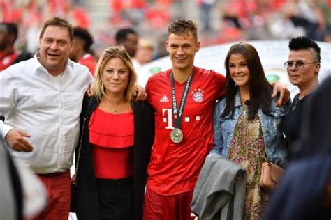 Joshua kimmich quickly became a favourite for hansi flick at bayern munich, and that will likely be the case for the german national team in the future. Kimmich Joshua Eltern - Fotos | IMAGO