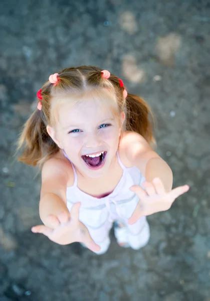Little Girl Smiling — Stock Photo © Gekaskr 5875623