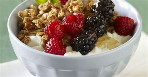 Yogurt Apple Berry Breakfast Bowl Recipe Eat Smarter Usa