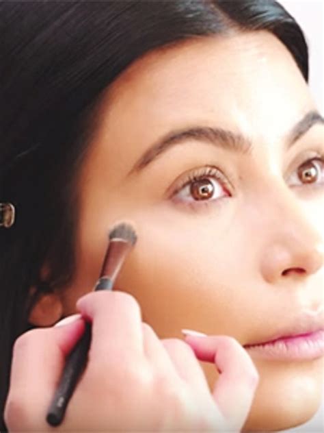 kim kardashian s makeup artist just revealed her contouring trick allure