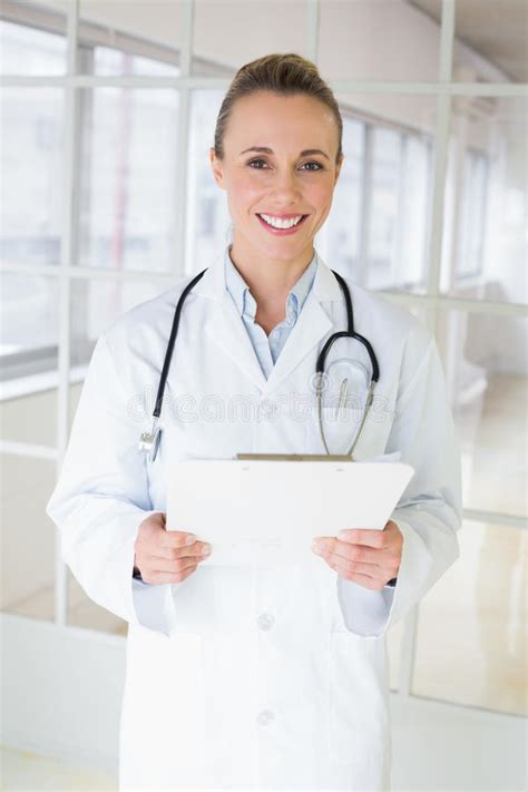 45585 Doctor Female Hospital Standing Photos Free And Royalty Free