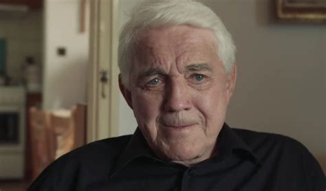 Oba tvrdí, že tvoří pár pouze pracovně, ale ostatní je podezírají, že je mezi nimi něco víc. "Ve dvou se žije líp": Herec Jiří Krampol promluvil o nové ...