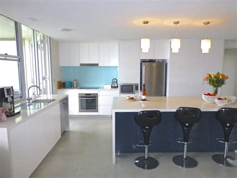 Family and friends naturally gather in the kitchen so what could be more convenient than eating right next to where you cook? Can your kitchen be too white?