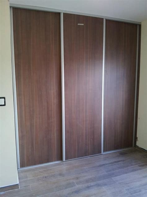 Tres Puertas Corredizas Con Kit De Aluminio Más Closet Designs Wooden Doors Room Divider