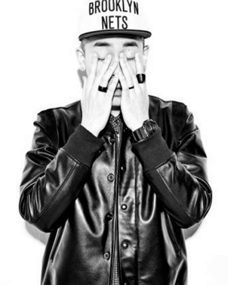 Aomgs Rapper Loco Releases Hold Me Tight Daily K Pop News