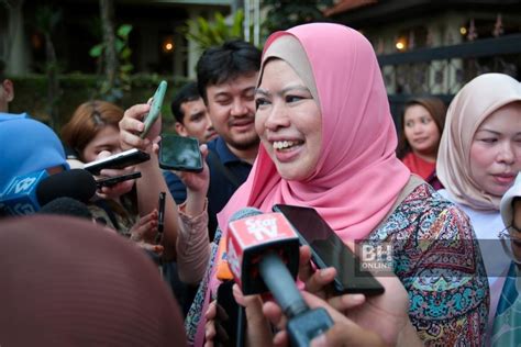 Lagu rasmi parti pribumi bersatu malaysia (bersatu) tajuk : BERSATU akan selesaikan masalah dengan baik | Politik ...