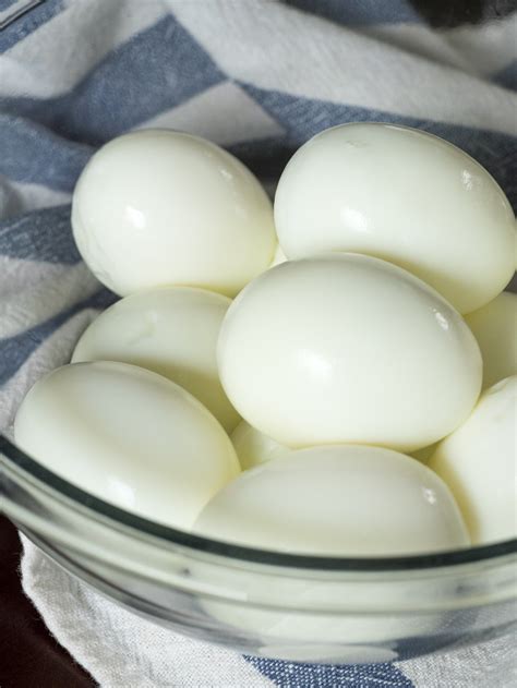 How To Peel A Hard Boiled Egg 12 Tomatoes