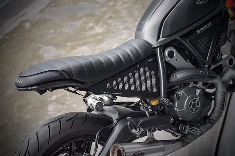 The wide clip ons are on very slight. Ducati ScrambleR ModS Cafe Racer Custom | Ducati cafe ...