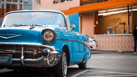 Download Wallpaper 1600x900 Car Retro Headlight Vintage Blue