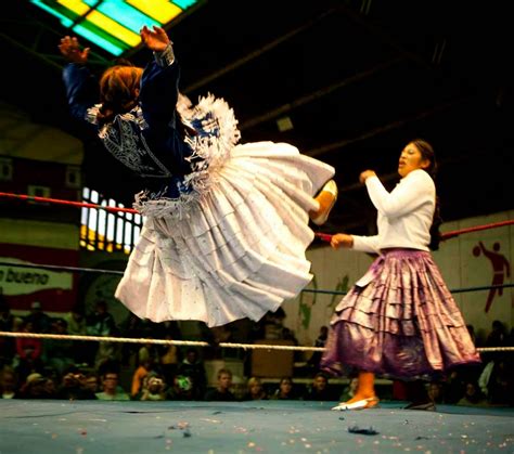 Mundo Hispano Los Cervantinos Las Cholitas Luchadoras
