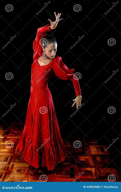 flamenco espanhol novo da dança da mulher no vestido vermelho popular típico foto de stock