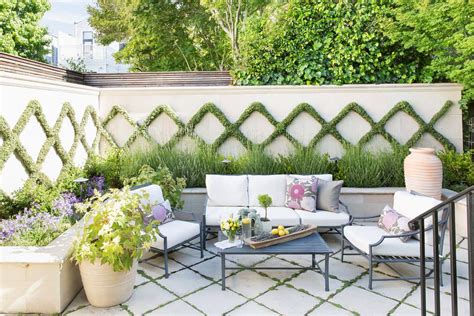 16 Ways To Decorate Your Outdoor Walls For Warm Weather