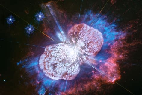 Hubble Has A Brand New Picture Of The Massive Star Eta Carinae It Could Detonate As A Supernova
