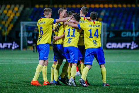 See more ideas about fashion, style, african fashion. SC Cambuur declasseert koploper Almere City met ...