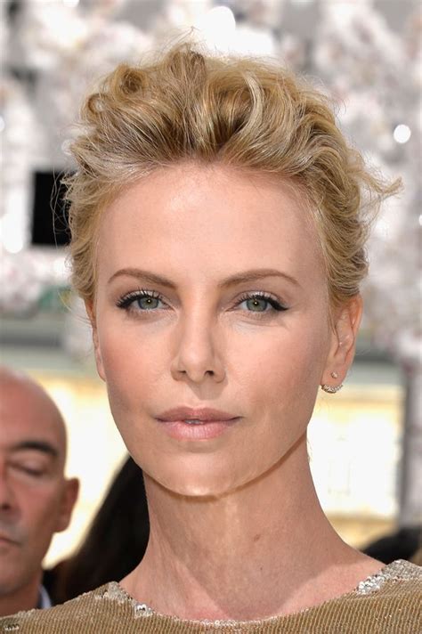 Despite the warm summer temperatures, charlize kept her cropped despite the warm summer temperatures, charlize kept her cropped new hairstyle hidden under a fedora. 19 Times Charlize Theron Inspired Us To Cut Our Hair Short ...