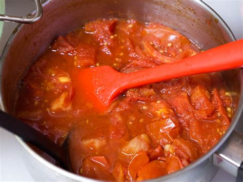 How to make homemade tomato puree recipe sauce by. How to Make the Best Tomato Sauce From Fresh Tomatoes ...
