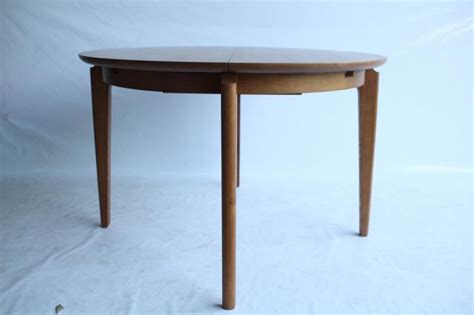 Modern & contemporary dining tables from room & board. Chelsea Harbour