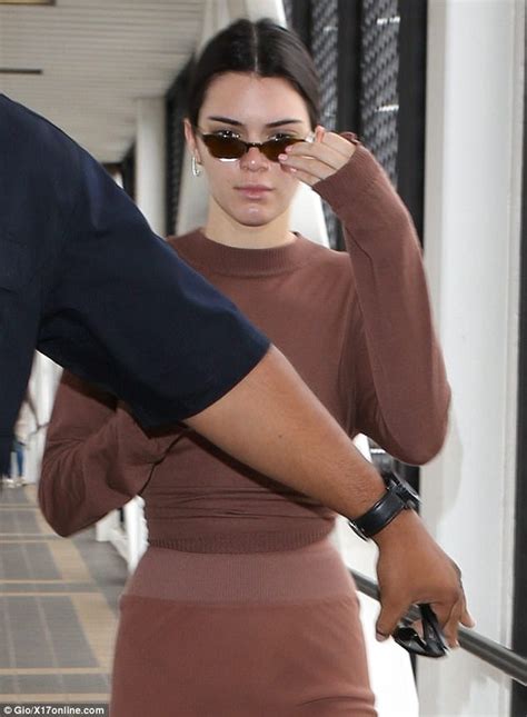 Braless Kendall Jenner Flashes Her Nipples Again In La Daily Mail Online