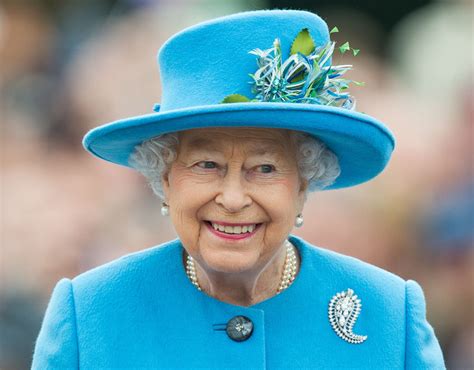Of course, queen elizabeth's outfit choices hardly go unnoticed. Queen Elizabeth II: The Queen's stunning jewels | Express ...