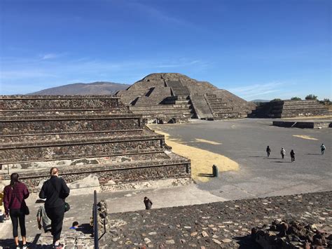 Even then, the basin of mexico was densely occupied, and the island city afforded the mexica a commanding lead over trade in the basin. From Tenochtitlan to Teotihuacán: Modern Mexico City's Pre-Columbian Past - Just blogging away ...