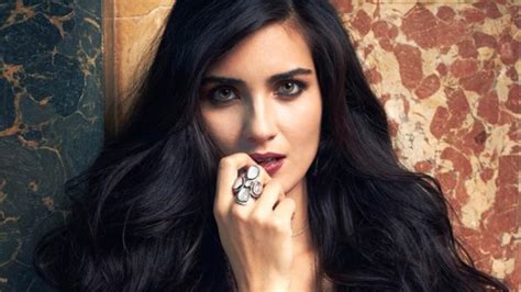 Turkish Actress Tuba Büyüküstün Is Back On Tv Celebrities